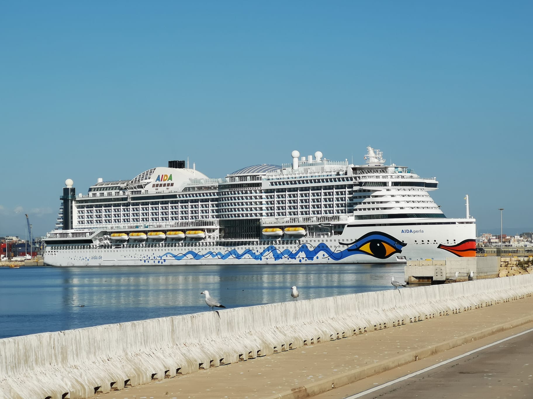 The Port of València the cruise AIDAperla Valenciaport