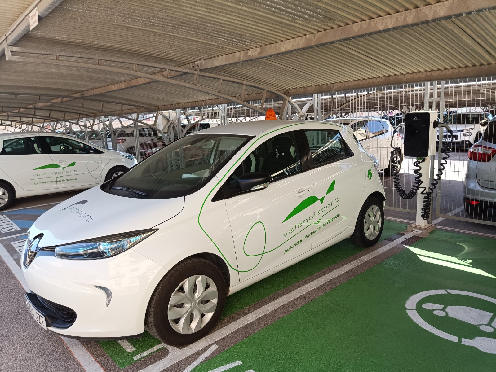 Valenciaport amplía la flota de vehículos eléctricos y los puntos de  recarga - Valenciaport